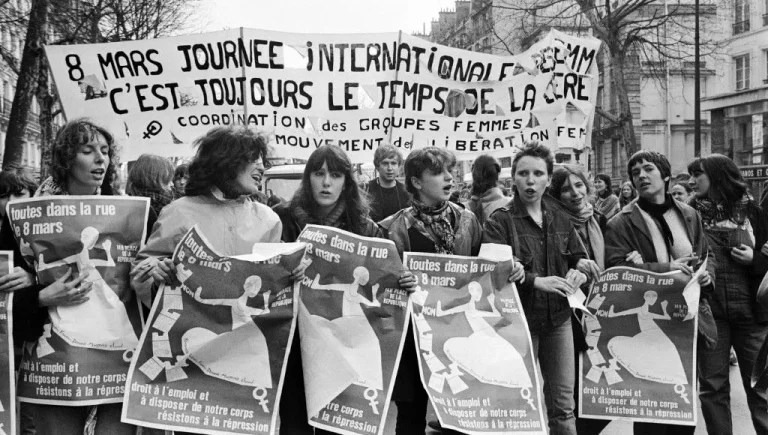 Manifestation du Mouvement de libération des femmes (MLF) lors de la Journée internationale des femmes le 8 mars 1980 à Paris.