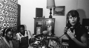 Lire la suite à propos de l’article Les Radios libres